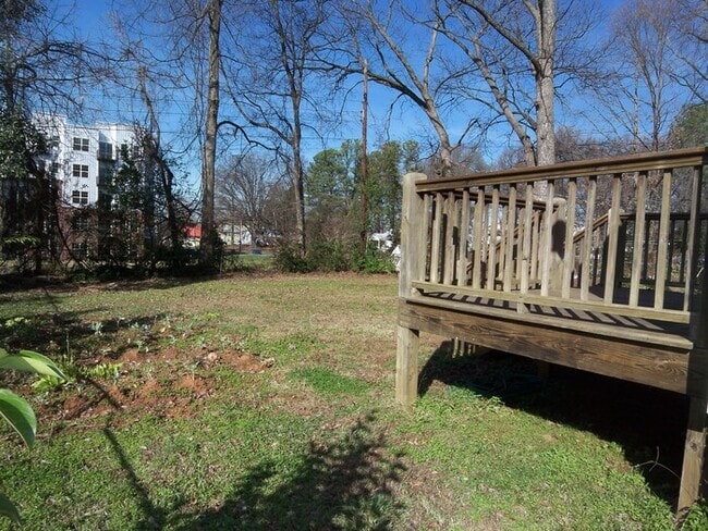 Building Photo - Ranch Home in NODA Area of Charlotte w/ Fe...