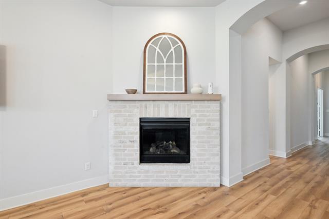 Building Photo - 453 Arcane St