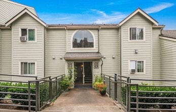 Building Photo - Sterling Heights Condo - Bellevue