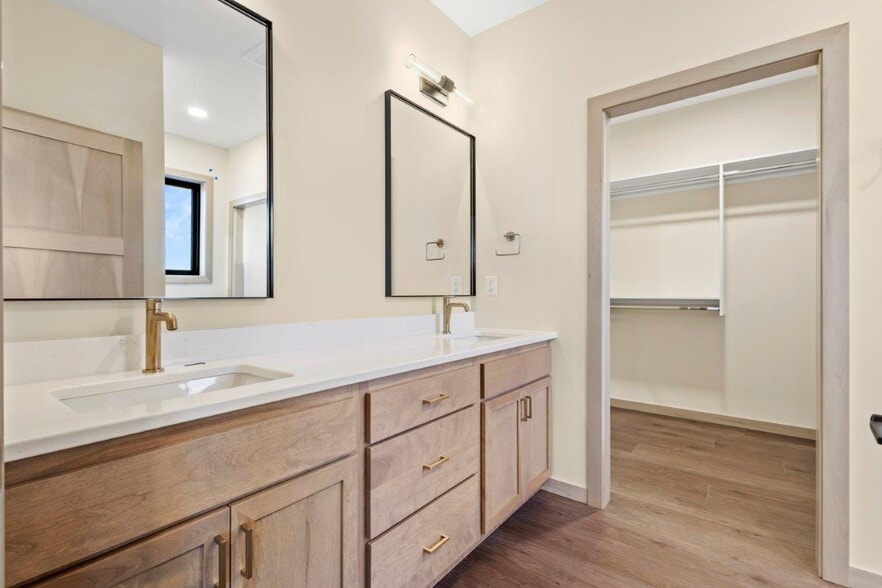 Building Photo - 2324 Sweetgrass Dr