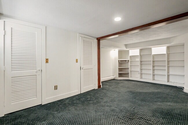 Building Photo - 8 Sherwood Dr