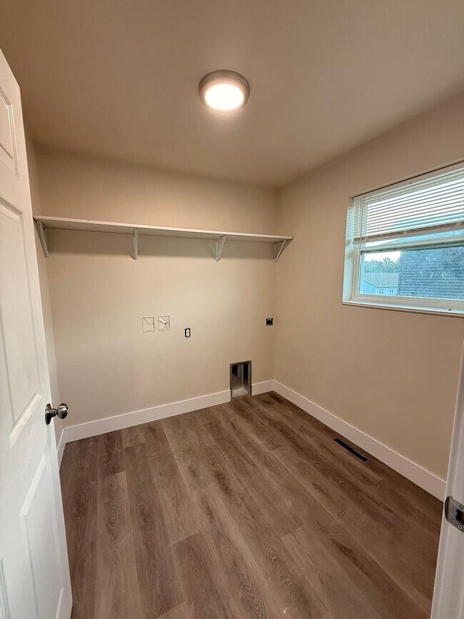 Building Photo - Brand New 3 Bedroom Duplex