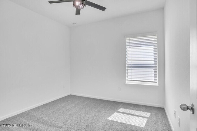 Building Photo - 128 Wineberry Ln