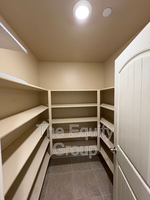 Building Photo - 4201 W Wren Ave