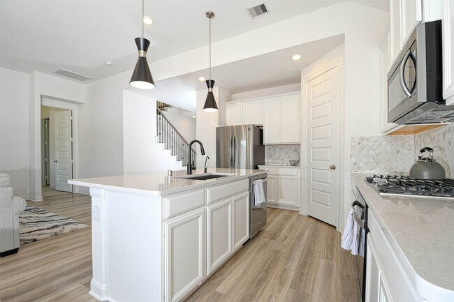 Building Photo - 17703 Rosette Grass Dr