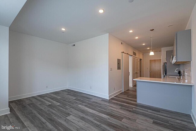 Building Photo - 1245 Ridge Ave