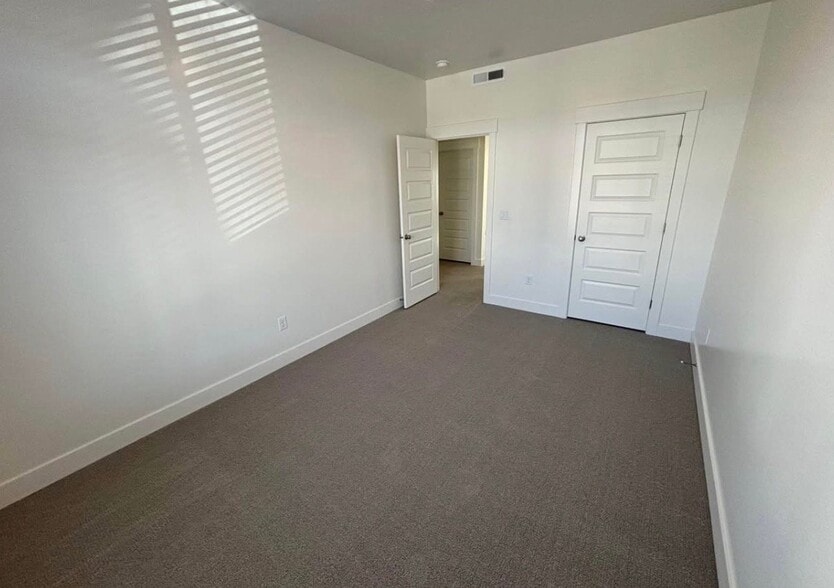 Building Photo - 2346 E Luciano Ln