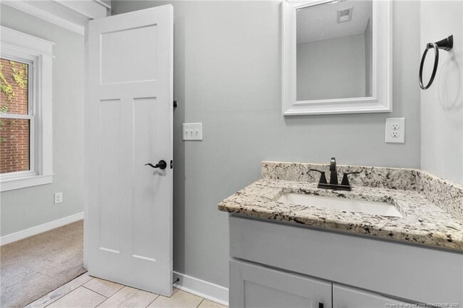 Building Photo - 505 Cross St