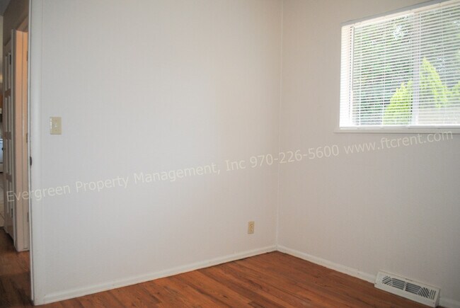 Building Photo - 1228 Southridge Dr