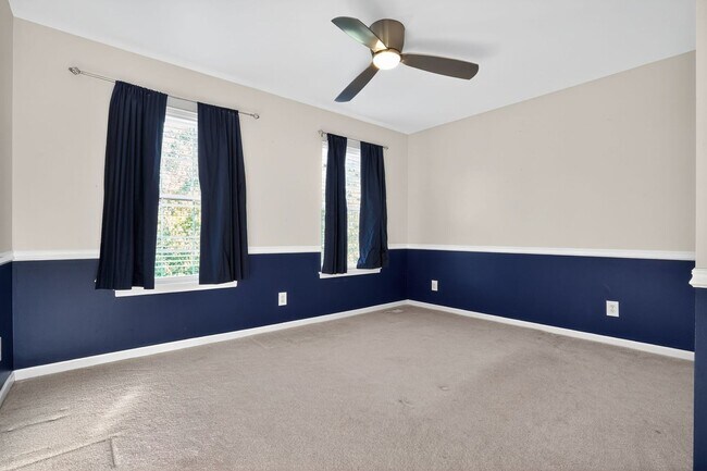 Building Photo - Spacious 4BR House in Oswego