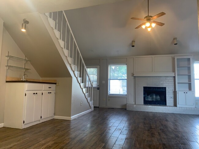 Building Photo - Westside Duplex for Lease near Sooner Mall!!!