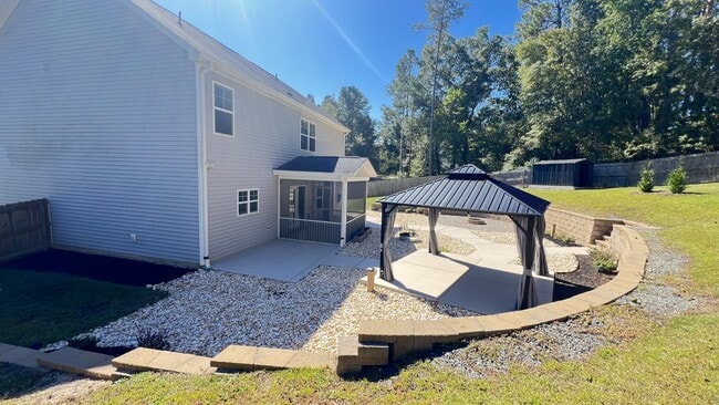 Building Photo - 550 Hampstead Pl
