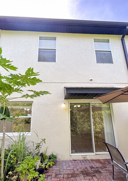 Building Photo - 10398 Park Commons Dr