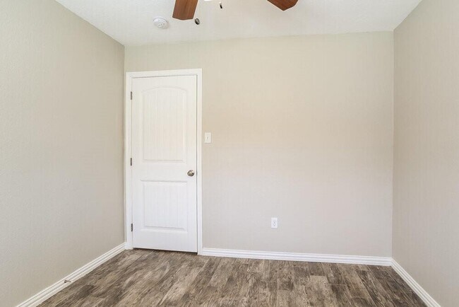 Building Photo - 10806 Clear Fork Dr