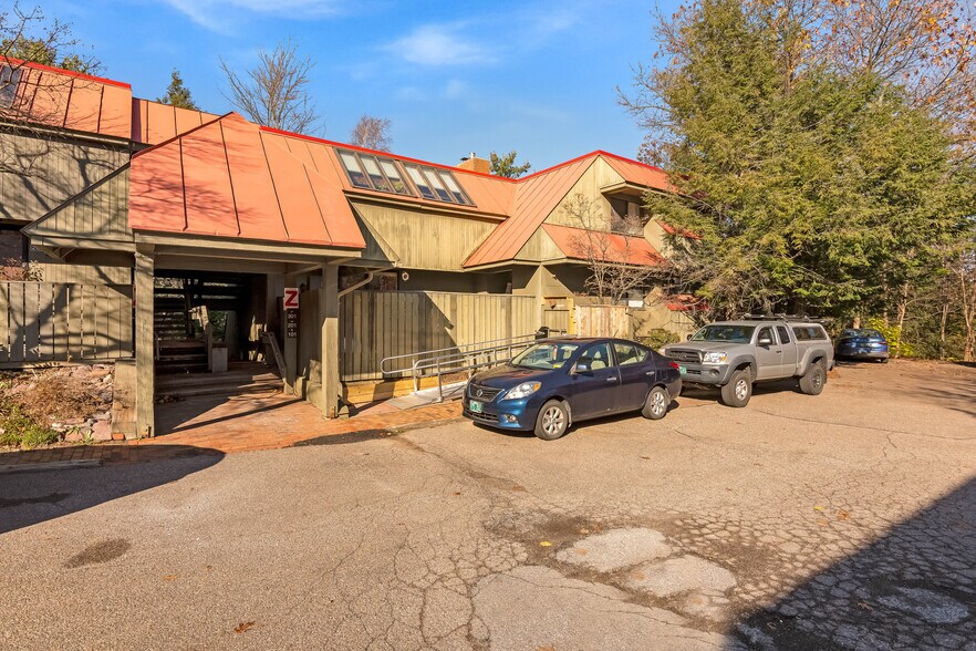 Building Photo - 122 Redrock Dr