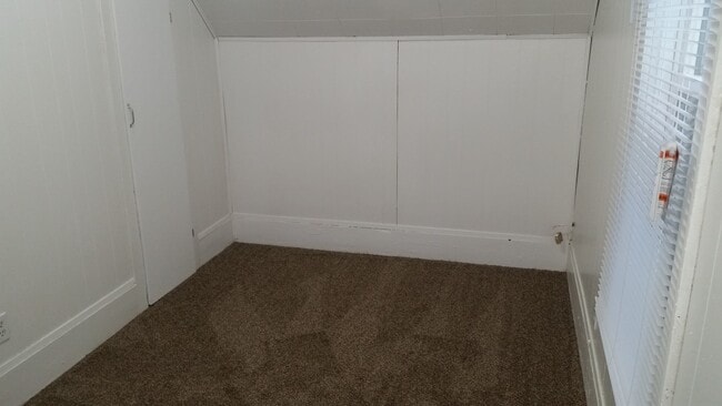 Building Photo - 2 Bedroom 1 bath house