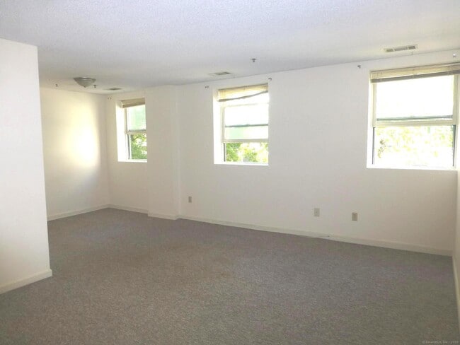 Building Photo - 221 Judd Square