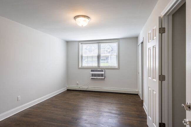 2BR, 1BA - 905SF - 314 Oakwood (Manlow Corp.)