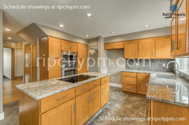 Building Photo - Beautiful 4 Bed/2.5 Bath Home in Tualatin!