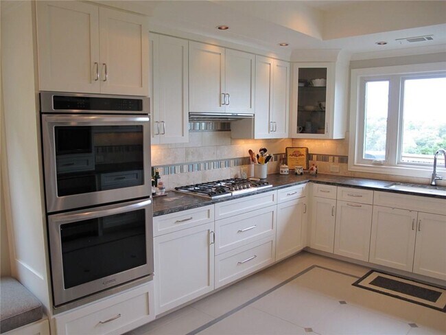 Building Photo - 8314 Appalachian Dr