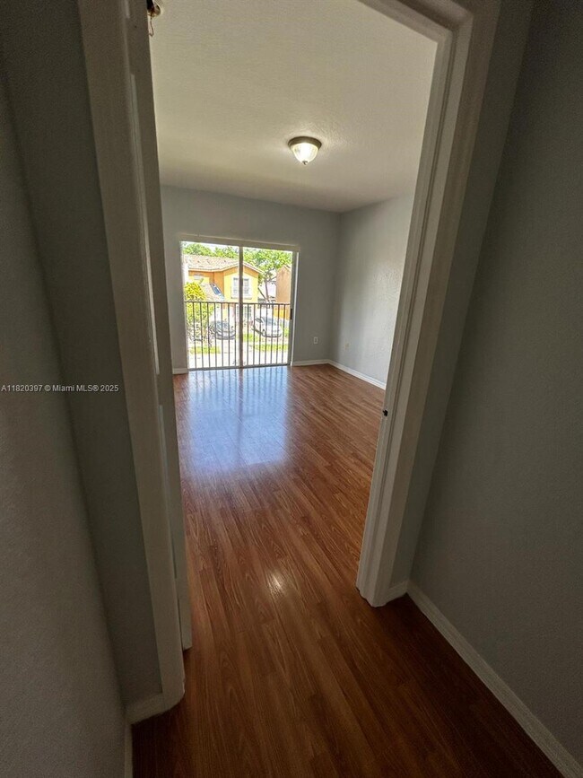 Building Photo - 865 SW 6th Ct