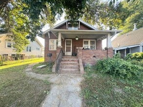 Building Photo - 2 bedroom 1 bathroom house for rent