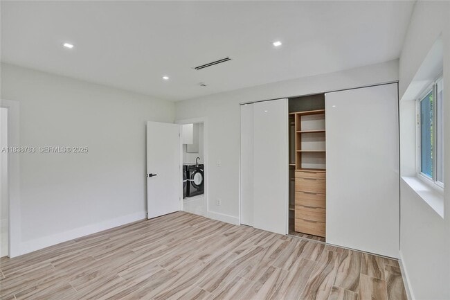 Building Photo - 1840 NE 199th St