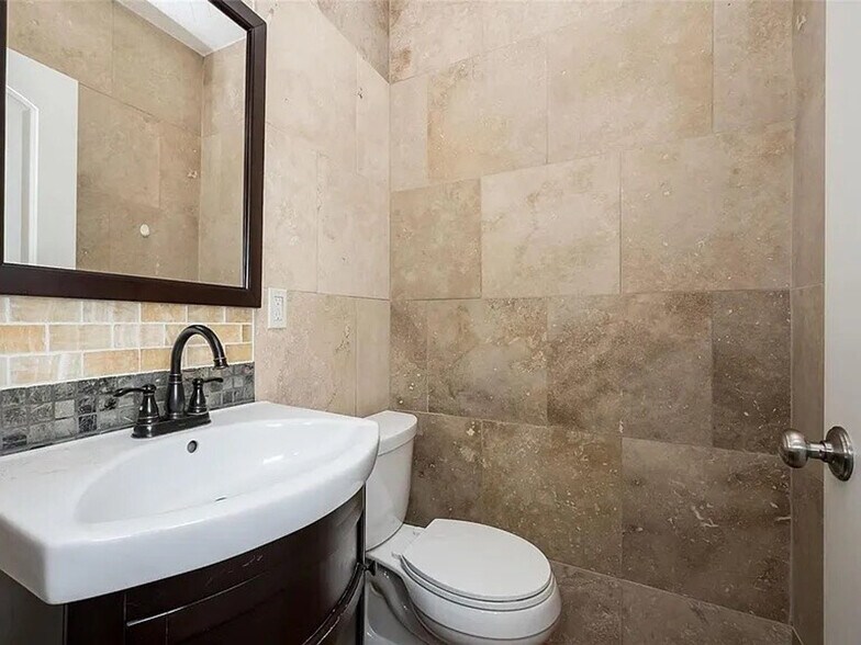 Building Photo - 6114 Washington Blvd