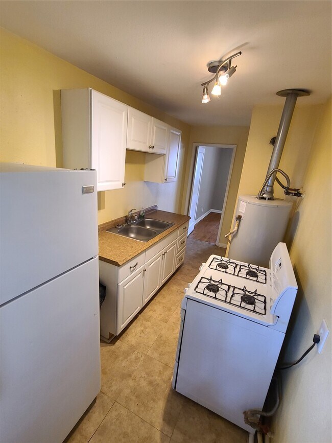 Building Photo - 1434 Lawson St