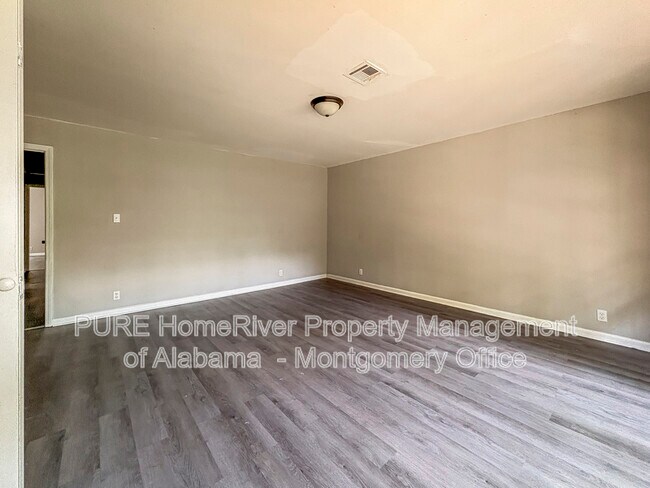 Building Photo - 1701 Longmeadow Dr