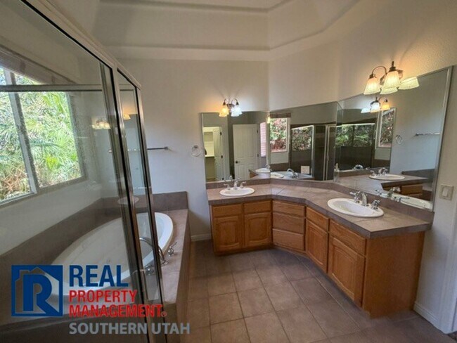 Building Photo - Paradise Canyon Home
