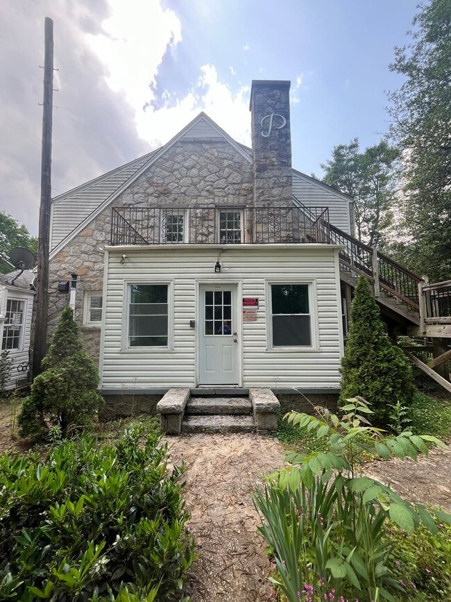 Building Photo - Charming 9 Bedroom Home Located In Raleigh NC!!!