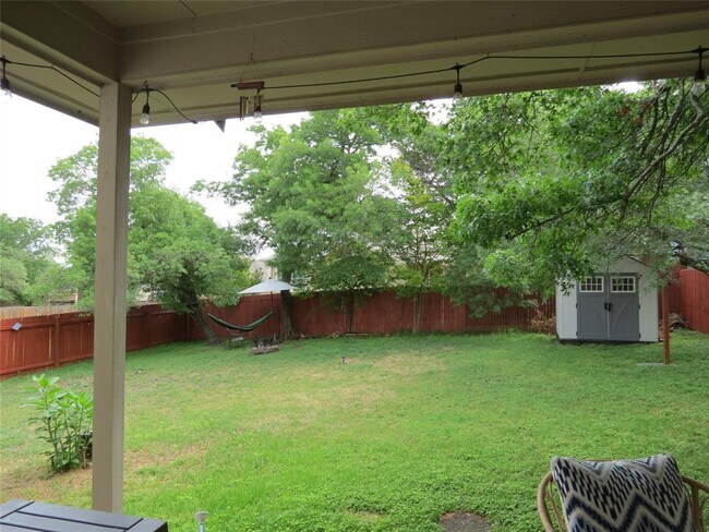 Building Photo - 402 Las Colinas Dr