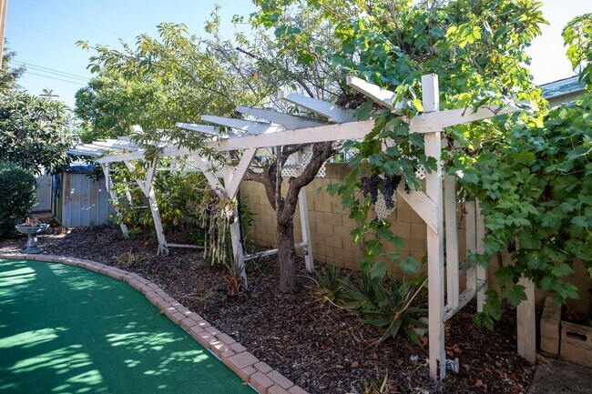 Building Photo - Cozy Zen Retreat Home with 4BD+3BA  Share ...
