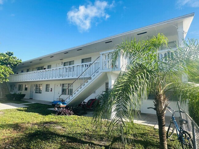 Interior Photo - 523 S K St Lake Worth, FL 33460