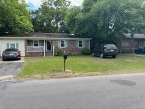 Building Photo - 5805 Beverly Dr