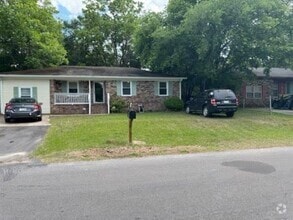 Building Photo - 5805 Beverly Dr