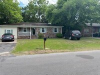 Building Photo - 5805 Beverly Dr