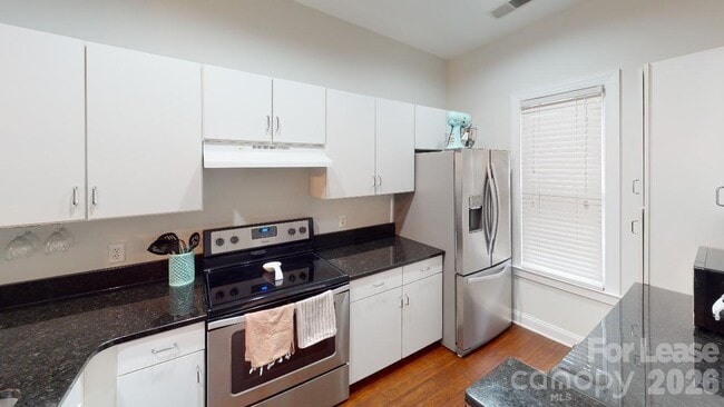 Building Photo - 1007 Park West Dr