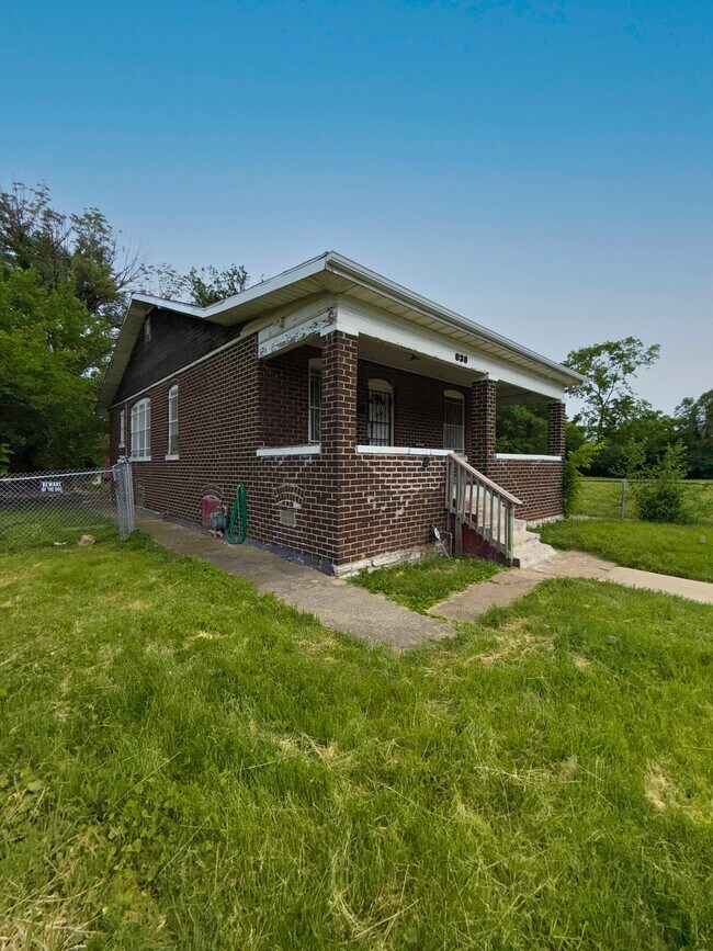 Building Photo - 838 N 23rd St