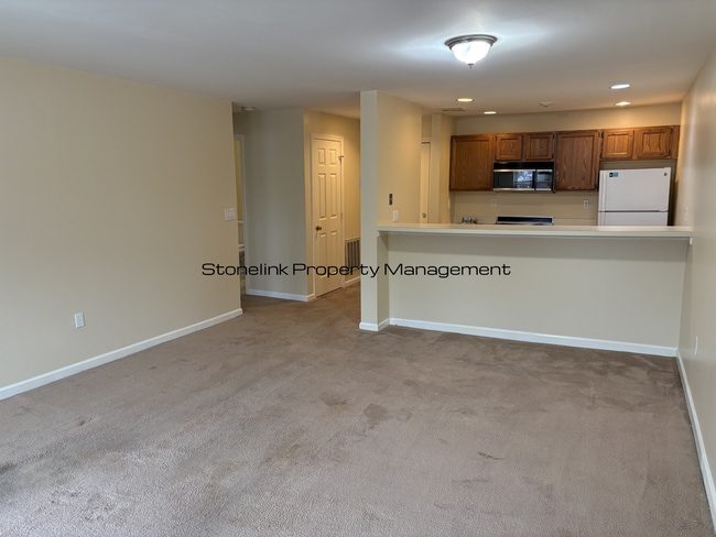 Building Photo - Large One Bedroom Condo For Rent in Lockwood Condominiums!