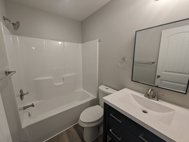 Building Photo - 3 Bedroom/2 Bathroom House • Southside