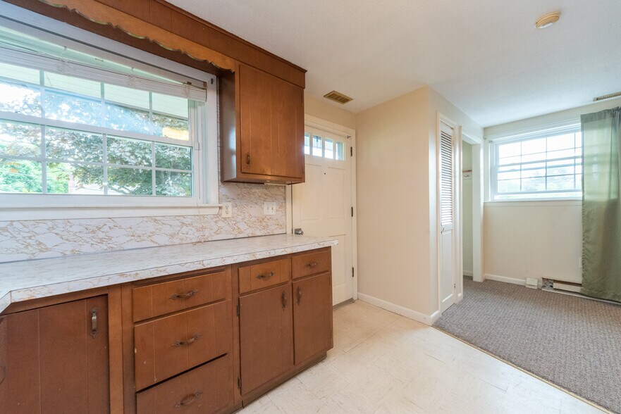 Building Photo - 46 Grove St