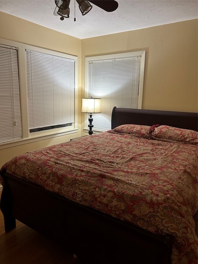 Building Photo - 4046 Woodfin St