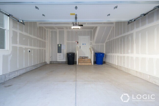 Building Photo - 1452 W Cook Ln