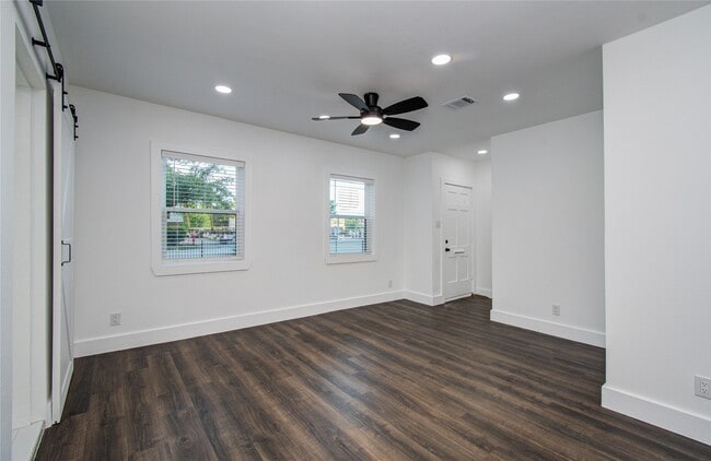 Building Photo - 7530 Park Pl Blvd