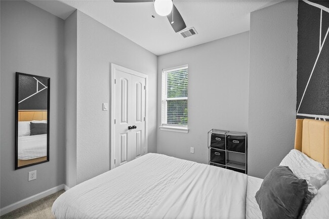 Building Photo - 7422 Mount St