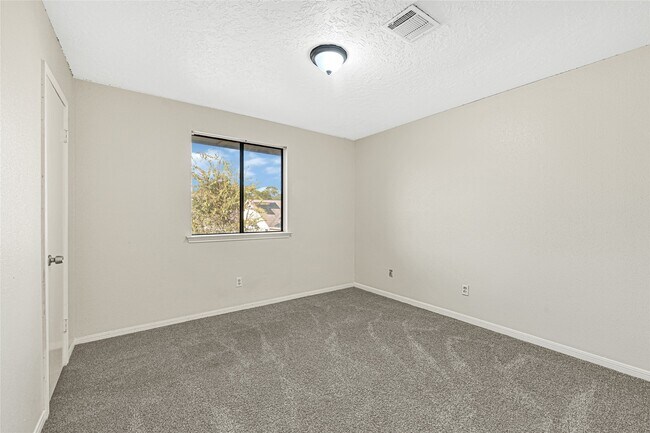 Building Photo - 5538 Fairview Forest Dr