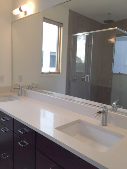 Master bath - 917 Westbrook Drive