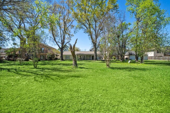 Building Photo - 7710 Antoine Dr